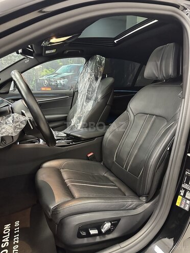 BMW 530e-16