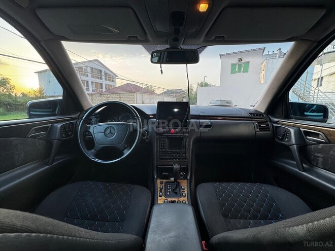 Mercedes E 240 1998, 390,000 km - 2.4 l - Astara