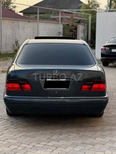 Mercedes E 240 1998, 390,000 km - 2.4 l - Astara
