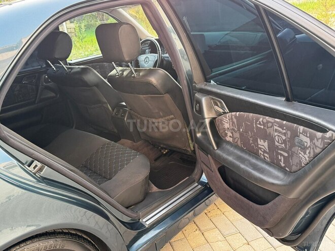 Mercedes E 240 1998, 390,000 km - 2.4 l - Astara