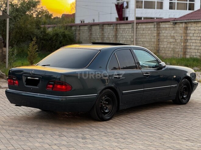 Mercedes E 240 1998, 390,000 km - 2.4 l - Astara
