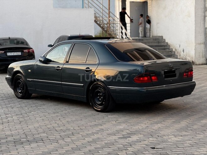 Mercedes E 240 1998, 390,000 km - 2.4 l - Astara