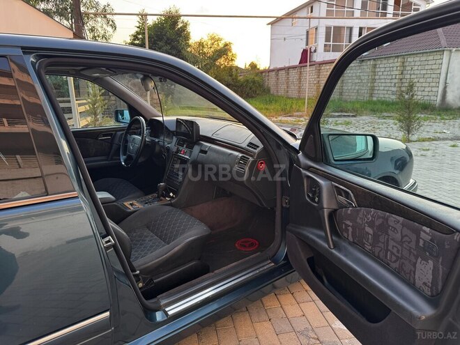 Mercedes E 240 1998, 390,000 km - 2.4 l - Astara