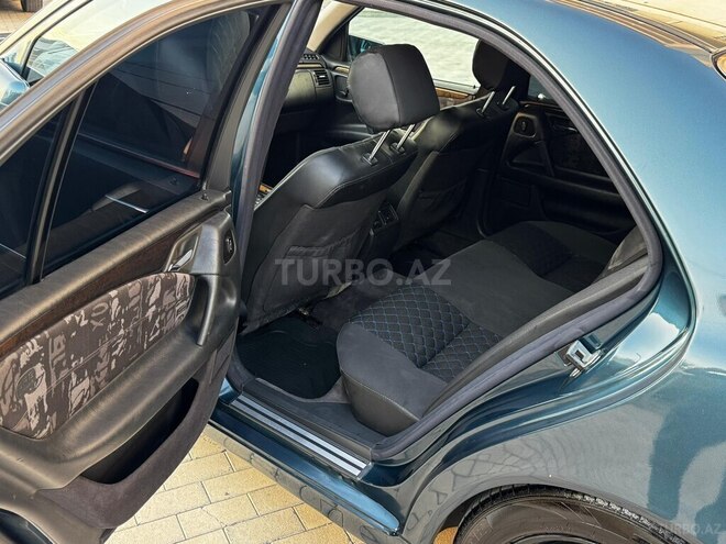 Mercedes E 240 1998, 390,000 km - 2.4 l - Astara