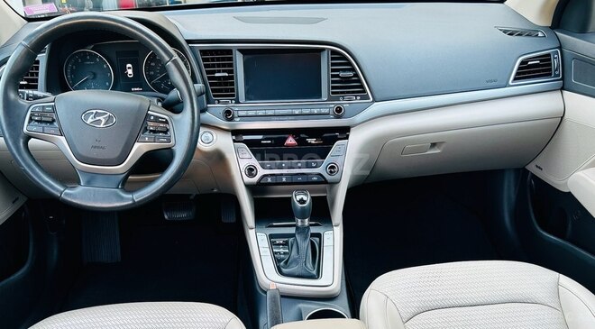 Hyundai Elantra 2018, 61,000 km - 2.0 л - Bakı