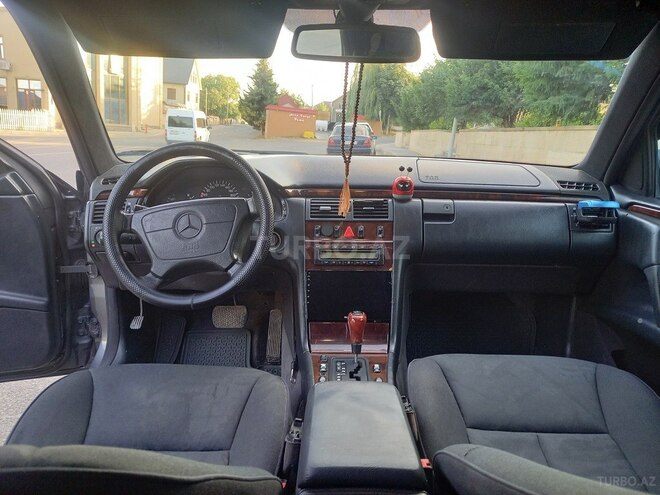 Mercedes E 280-5