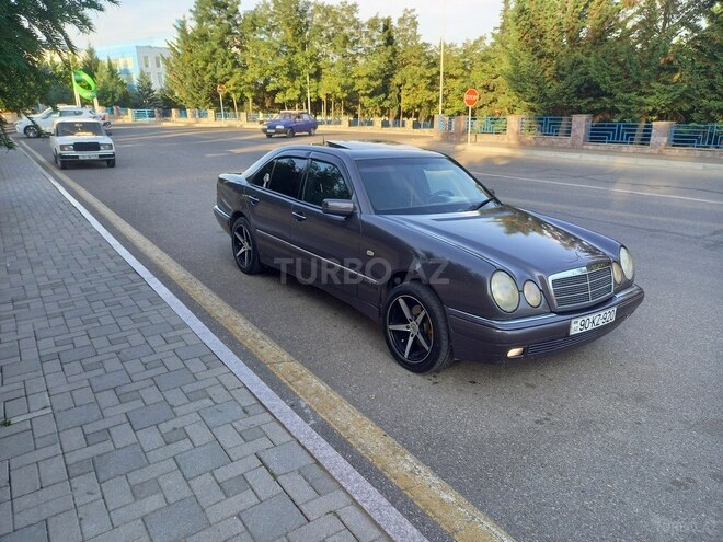 Mercedes E 280-7