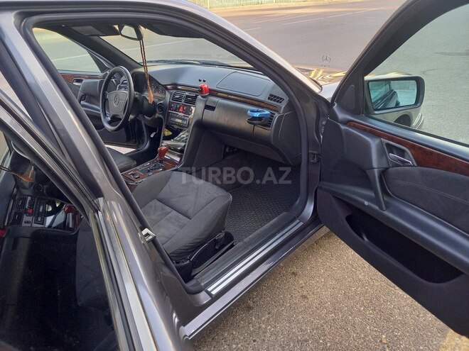 Mercedes E 280-4