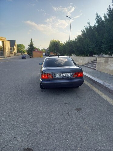 Mercedes E 280-6