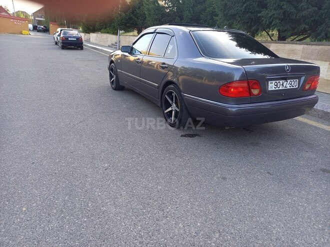 Mercedes E 280-2