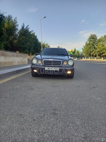 Mercedes E 280-1