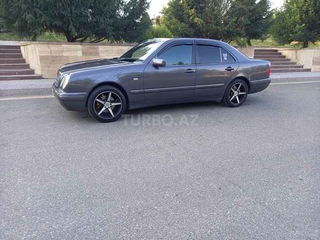 Mercedes E 280-8