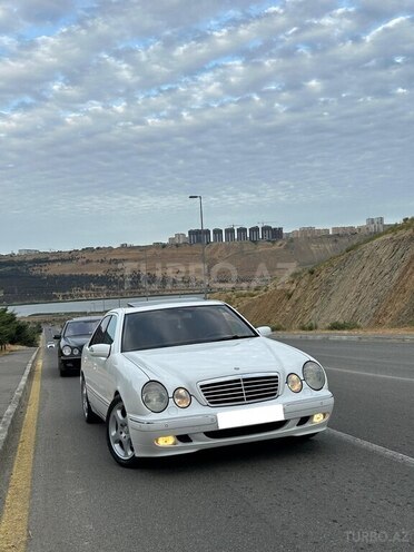 Mercedes E 280-1