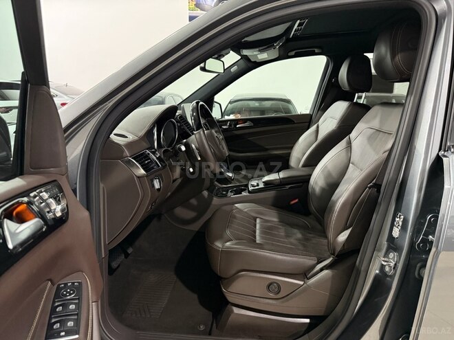 Mercedes GLS 400 4MATIC-13