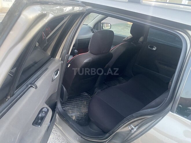 Renault Megane-6