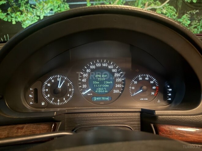 Mercedes E 240 2002, 249,178 km - 2.6 l - Bakı