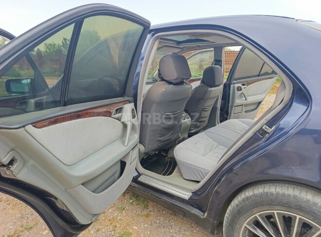 Mercedes E 240 1998, 485,500 km - 2.4 l - Salyan