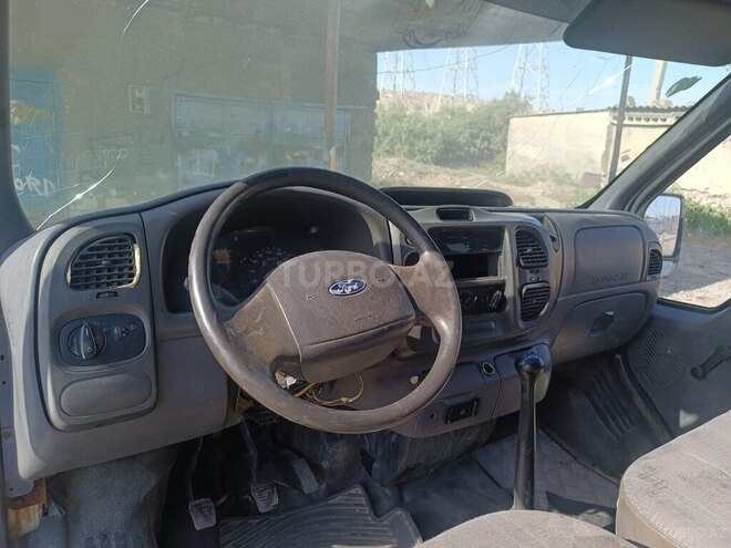 Ford Transit-3