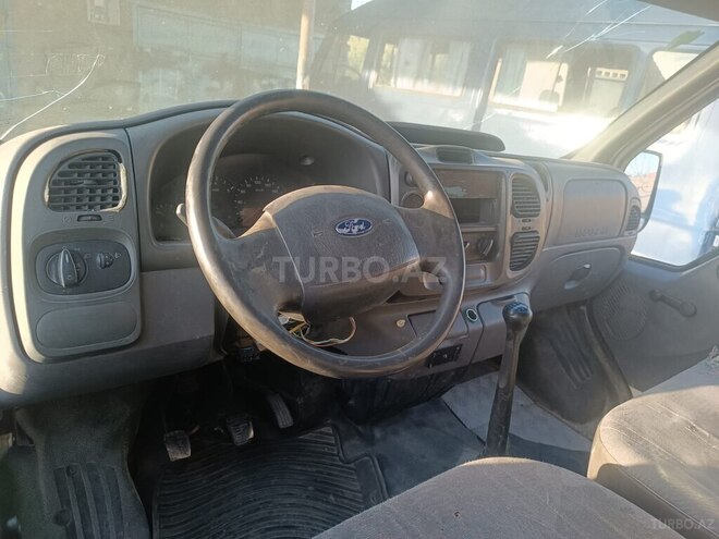 Ford Transit-9