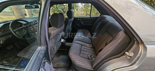 Mercedes E 250 1991, 381,000 km - 2.5 l - Bakı