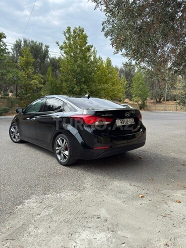 Hyundai Elantra-12