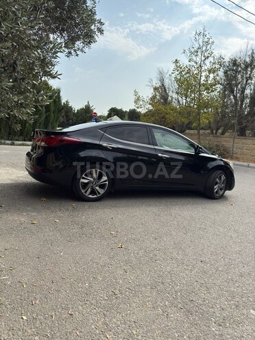 Hyundai Elantra-11