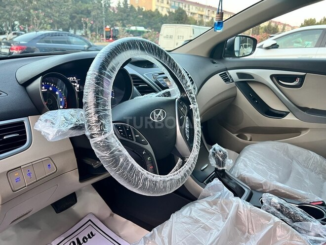 Hyundai Elantra-6