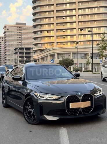 BMW i4-4