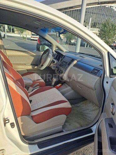 Nissan Tiida-5