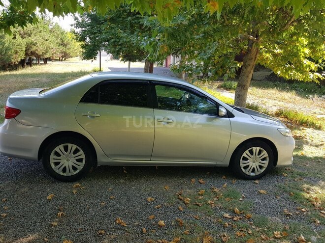 Toyota Corolla 2011, 253,000 km - 1.4 l - Gəncə
