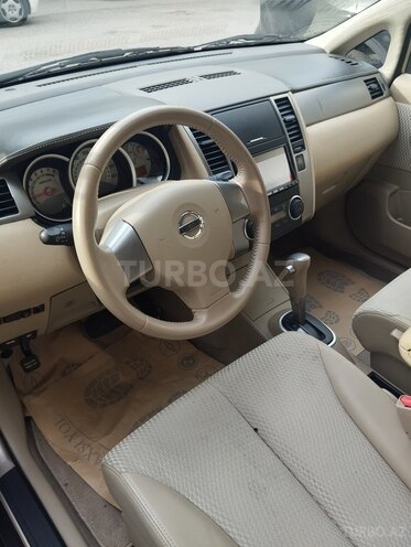 Nissan Tiida-13