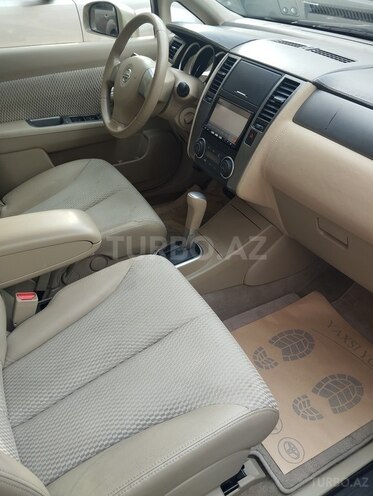 Nissan Tiida-11