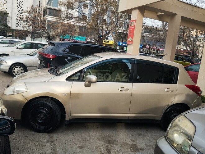 Nissan Tiida-16