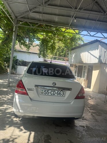 Nissan Tiida-2