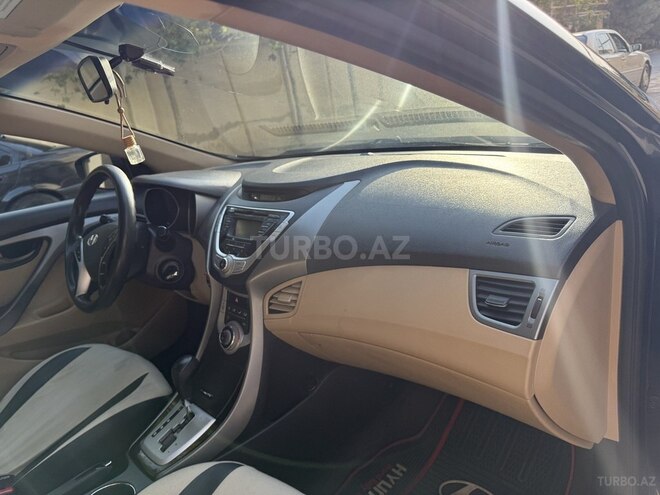 Hyundai Elantra-9