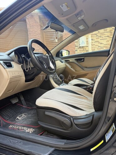Hyundai Elantra-8