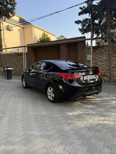 Hyundai Elantra-6
