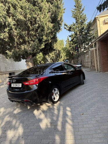 Hyundai Elantra-4