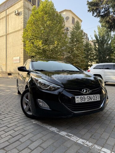 Hyundai Elantra-1