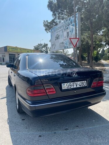 Mercedes E 220 d 2000, 410,000 km - 2.2 л - Sumqayıt