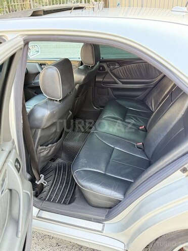 Mercedes E 280 2000, 452,000 km - 2.8 l - Bakı