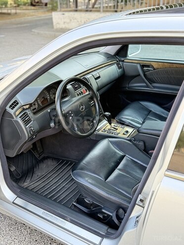 Mercedes E 280 2000, 452,000 km - 2.8 l - Bakı