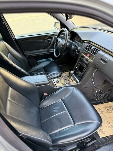 Mercedes E 280 2000, 452,000 km - 2.8 l - Bakı