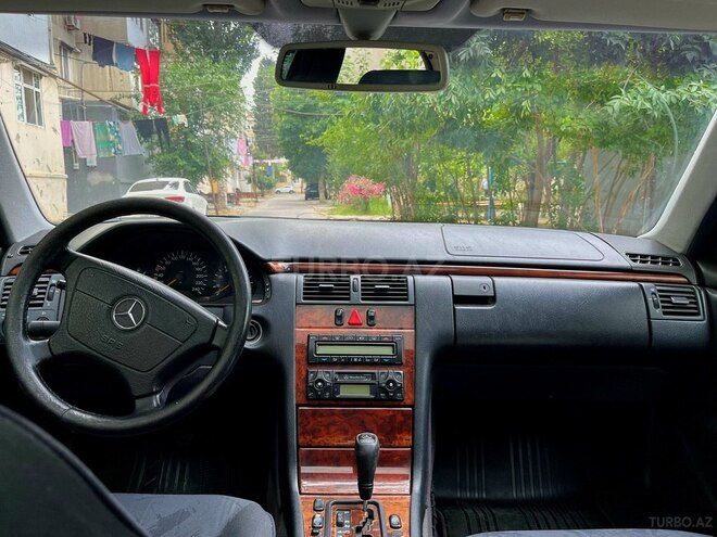 Mercedes E 240 1999, 347,000 km - 2.4 l - Sumqayıt