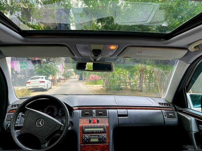 Mercedes E 240 1999, 347,000 km - 2.4 l - Sumqayıt