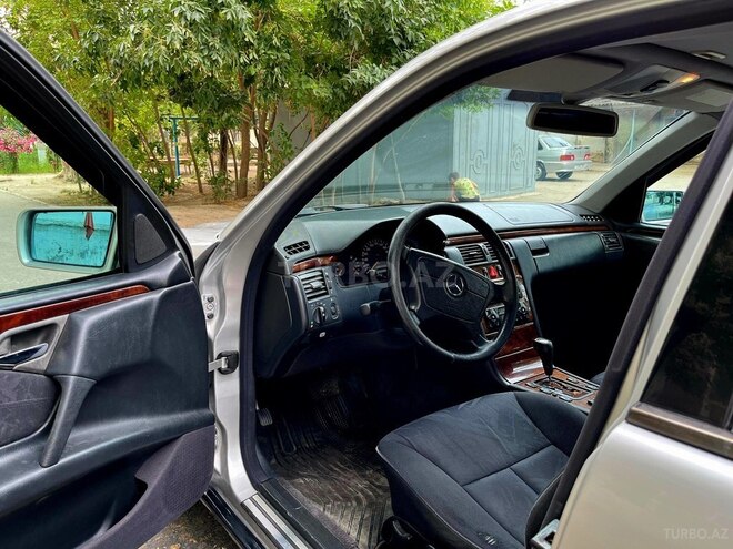 Mercedes E 240 1999, 347,000 km - 2.4 l - Sumqayıt