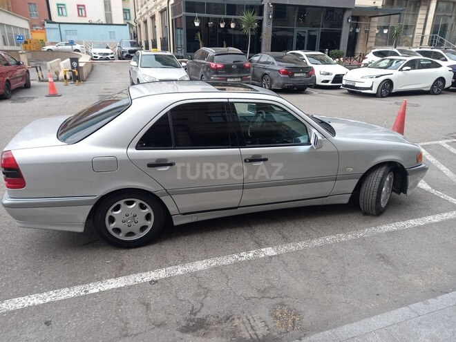 Mercedes E 280 1993, 345,678 km - 2.8 l - Bakı
