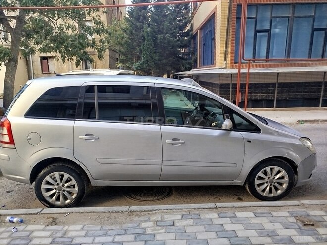 Opel Zafira-2