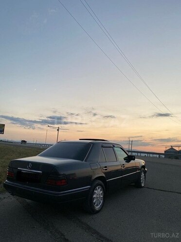 Mercedes E 220 1993, 350,000 km - 2.2 л - Göygöl
