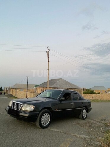 Mercedes E 220 1993, 350,000 km - 2.2 л - Göygöl